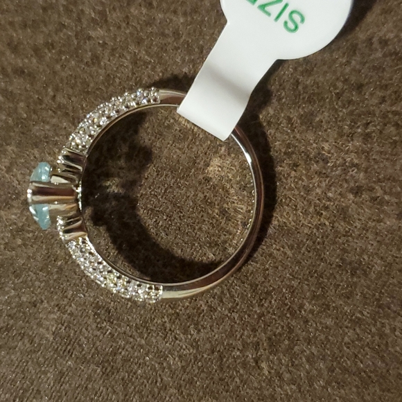 Ladies ring size 8 - Picture 4 of 7